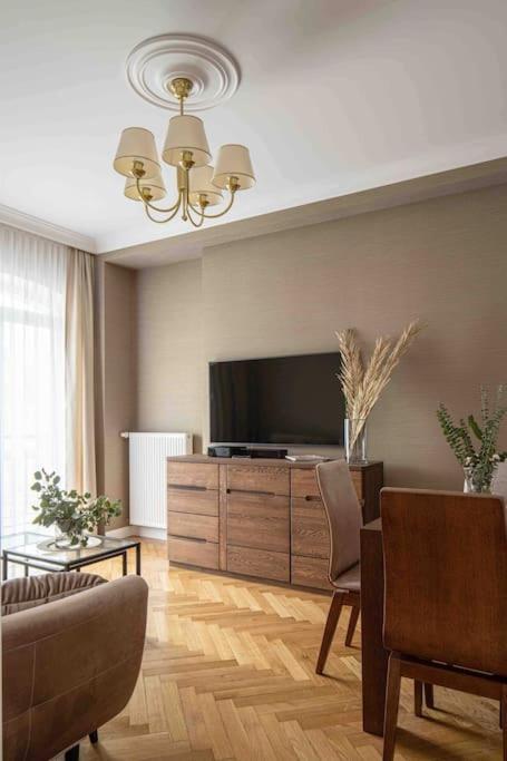 Wyzwolenia Apt , Lazienki Park & Zbawiciela Sq. 2' Varşova Dış mekan fotoğraf